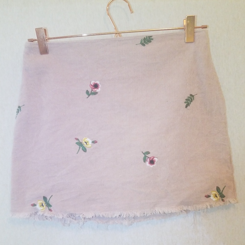 IVY+MAIN, Pink Skirt with embroidered flowers